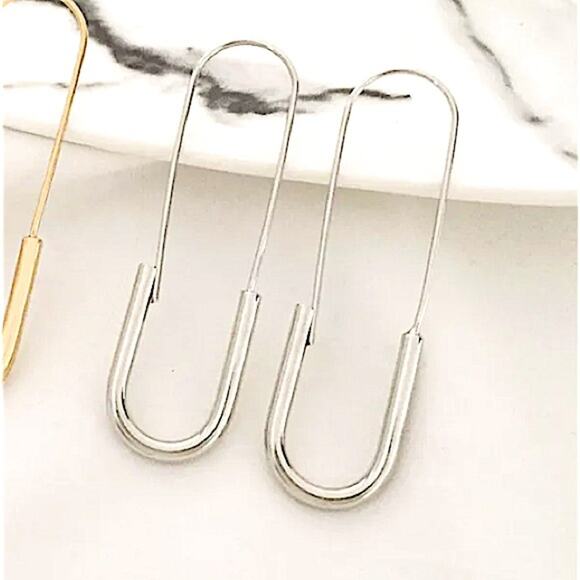 SILVER SAFETY PIN HOOP EARRINGS - Picture 5 of 7